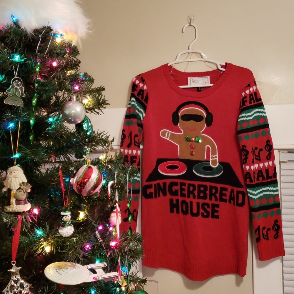 CHRISTMAS SWEATER!